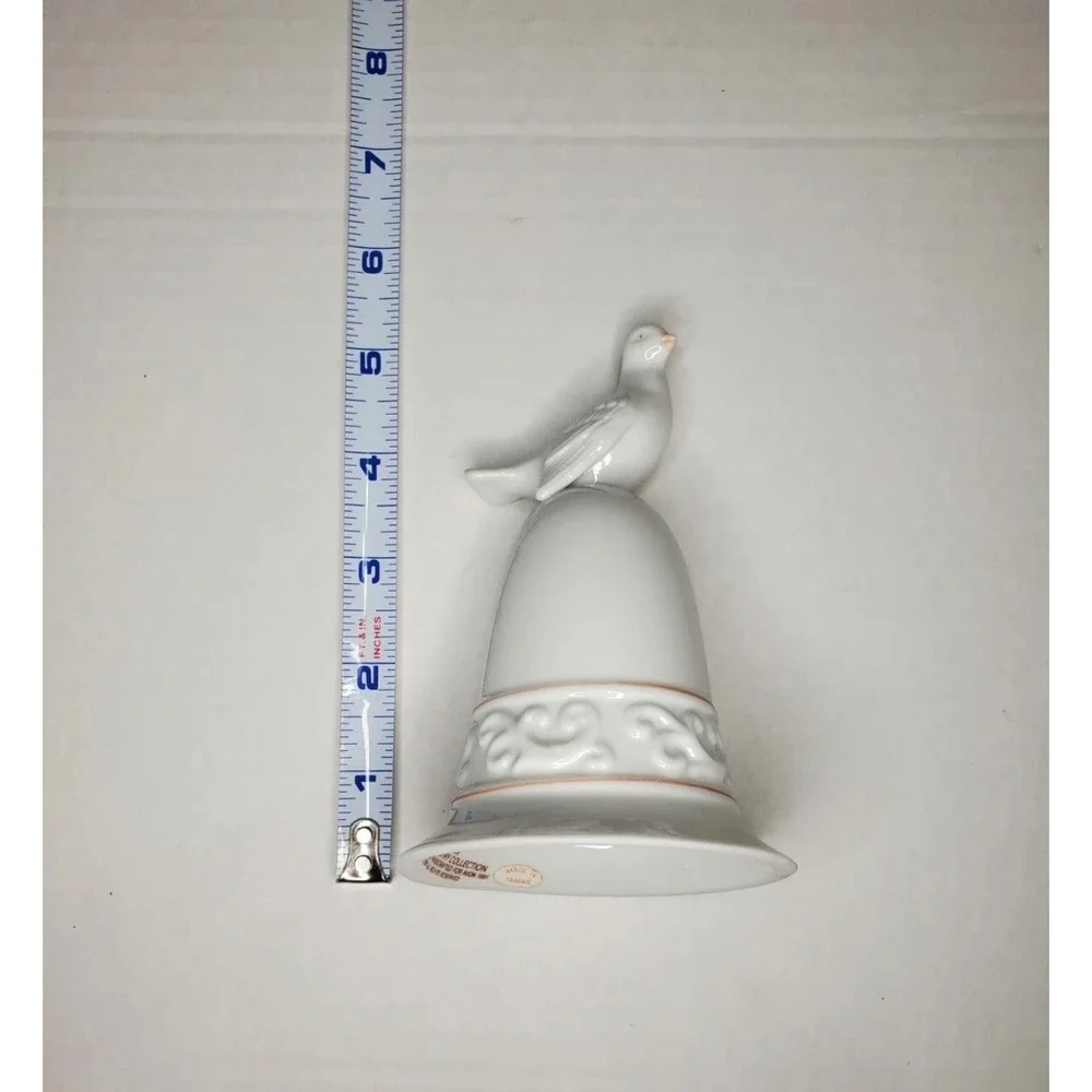 Vintage 1981 Avon Tapestry Collection White Porcelain Dove‎ Peace Bell Figurine